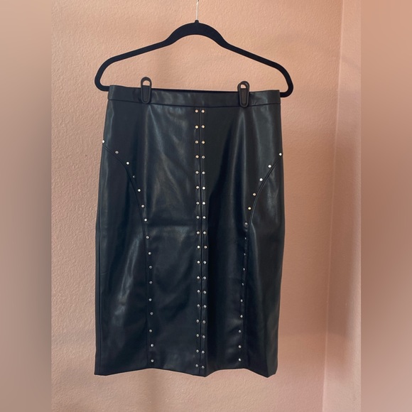 NWT Vegan Leather Skirt with Silver Studs🖤✔️⚫️Worthington Size 8 NWT - Picture 1 of 13